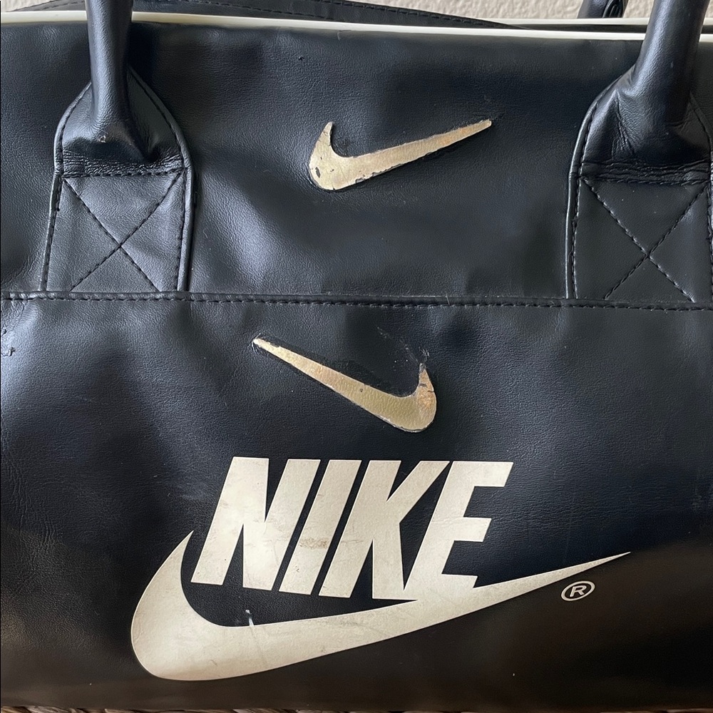 Vintage Nike Black Fitness/Travel Bag